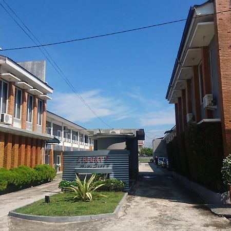 Liberty Homestay Parit  Exterior photo