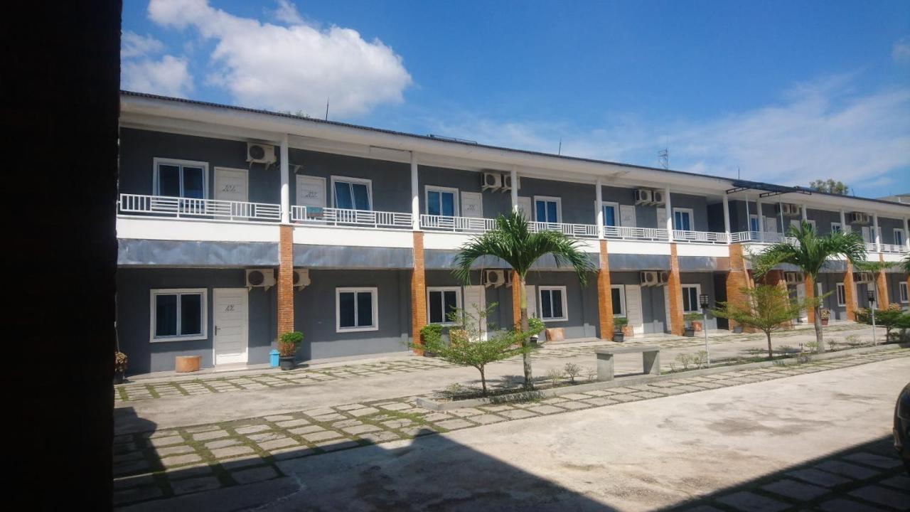 Liberty Homestay Parit  Exterior photo